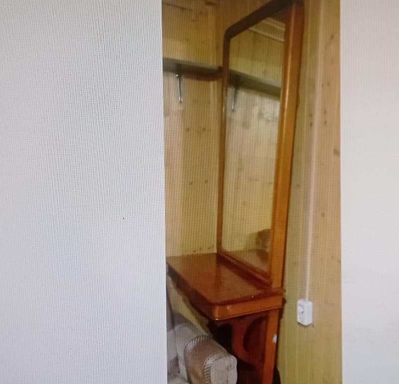 Женское трюмо с зеркалом